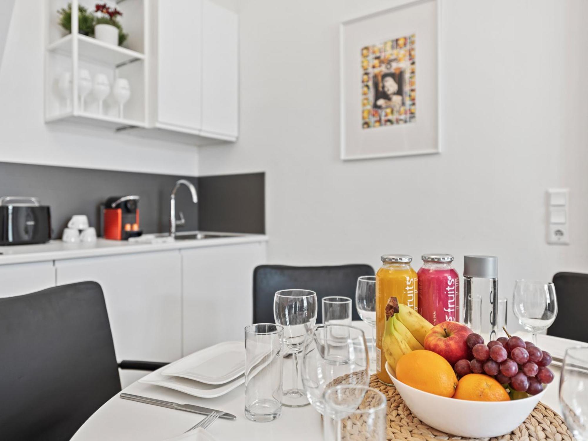 Sky9 Apartments City Center Виена Екстериор снимка