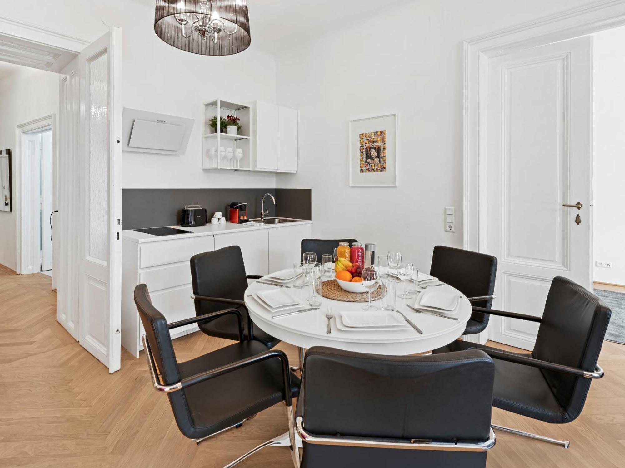 Sky9 Apartments City Center Виена Екстериор снимка