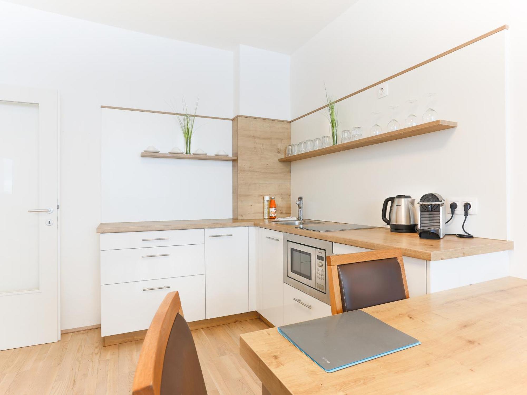 Sky9 Apartments City Center Виена Стая снимка
