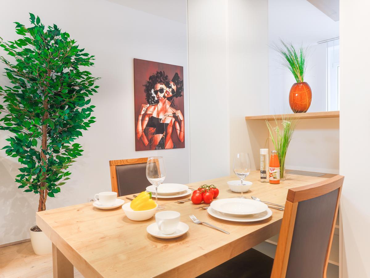 Sky9 Apartments City Center Виена Екстериор снимка