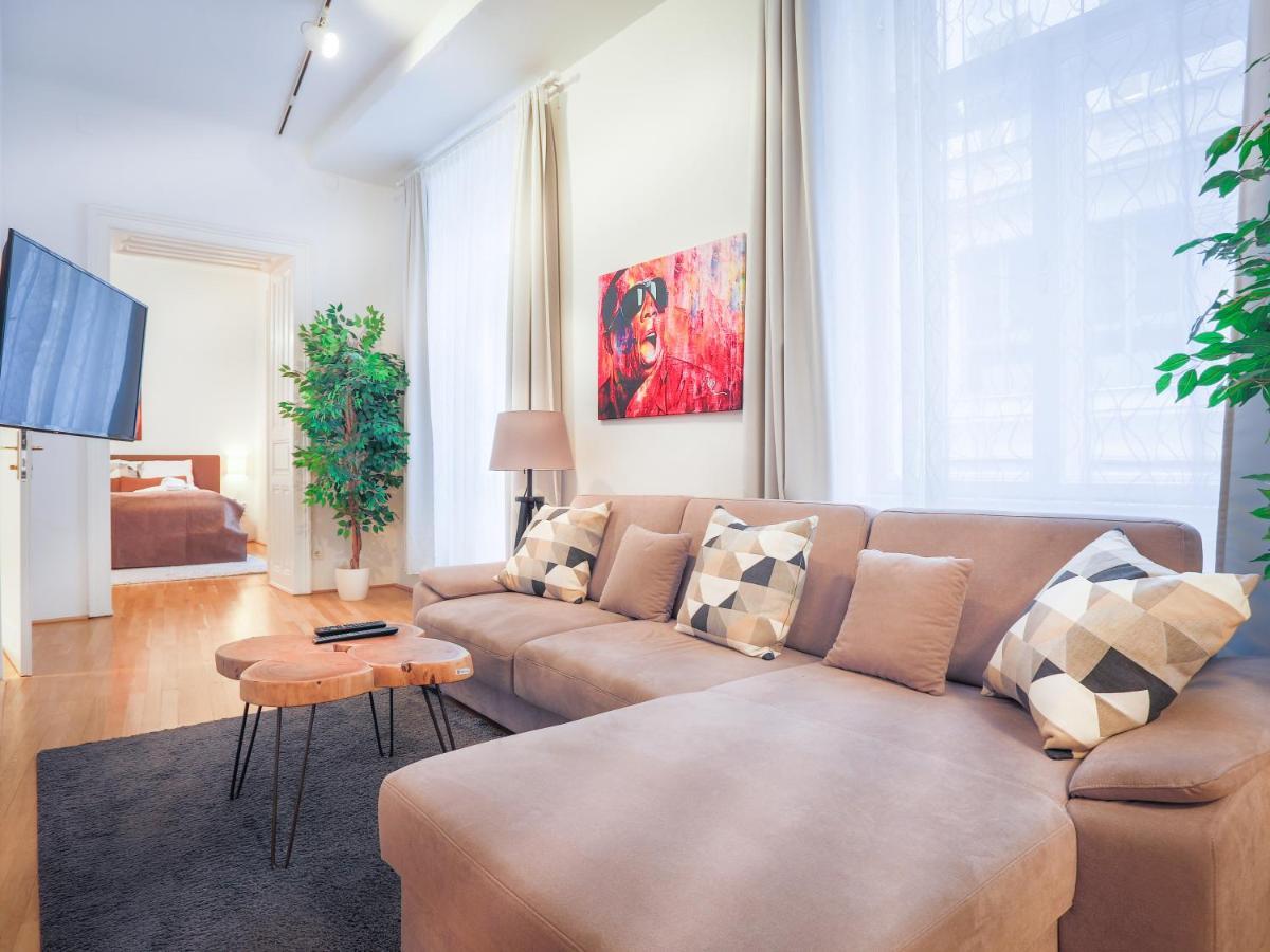 Sky9 Apartments City Center Виена Екстериор снимка